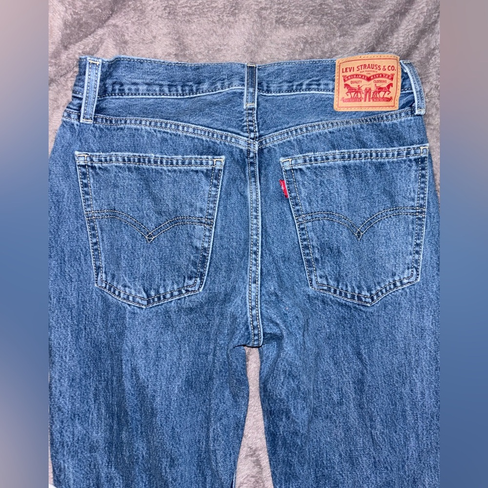 Women’s Levi's low pro; distressed jeans size 27.